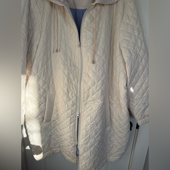 Nuage creamy white lightweight quilted coat with lavender lining Sz 3X. NWOT - Picture 4 of 7